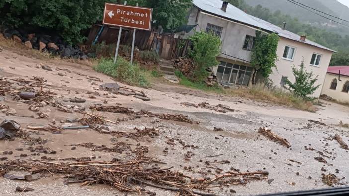 Gümüşhane'yi sağanak yağış vurdu