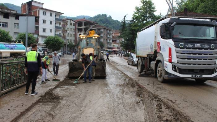 Ordu'da 70 mahallede sel tahribatı