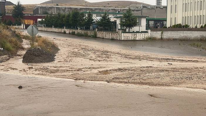 Nevşehir'de sağanak yağış sele neden oldu