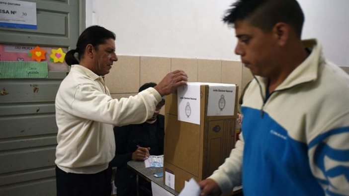 Arjantin halkı ön seçimler için sandık başında
