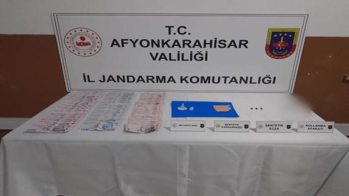 Antalya’dan Afyonkarahisar’a uyuşturucu taşıyan 3 zehir taciri yakalandı