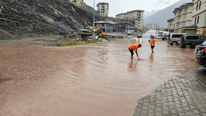 Artvin'in Yusufeli ilçesinde sağanak sele döndü