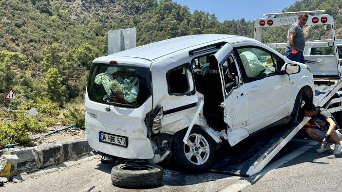 Muğla’da otomobiller çarpıştı: 1 çocuk öldü, 10 yaralı