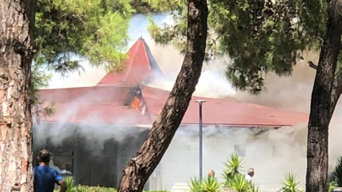 Antalya'da ormanlıktaki işletmede çıkan yangın söndürüldü