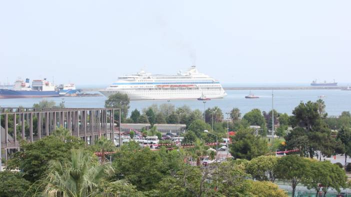 Dev turist gemisi Samsun'a demir attı