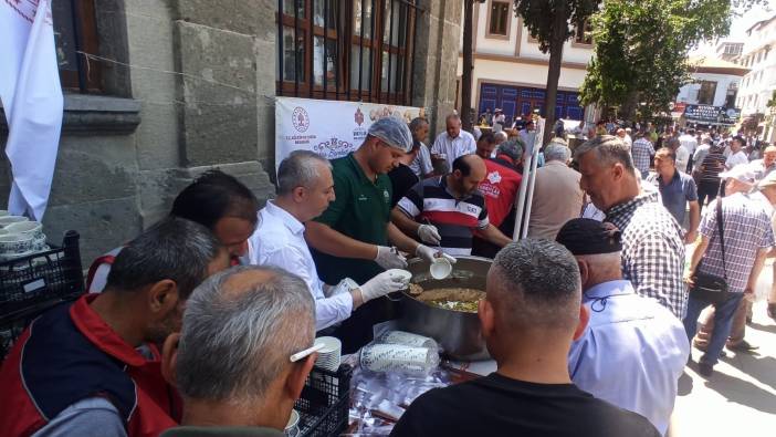 Samsun'da vatandaşlara aşure dağıtıldı