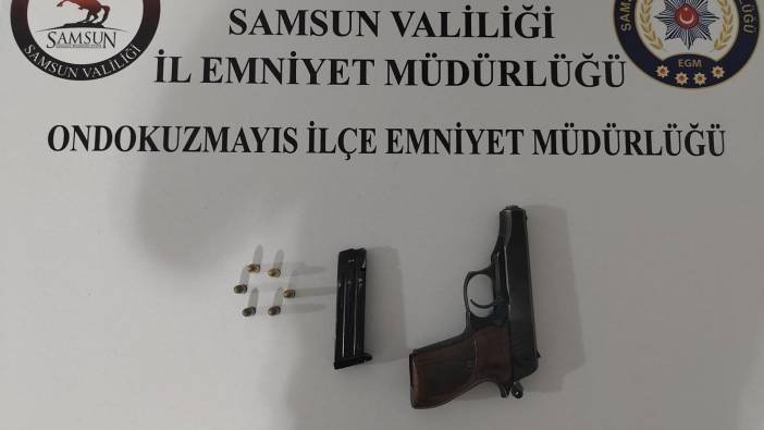 Dur ihtarına uymayan araçta ruhsatsız silah ele geçirildi