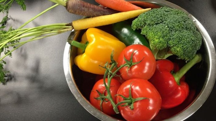 'Meyve ve sebzeleri pestisitten arındırmak için karbonatlı su'