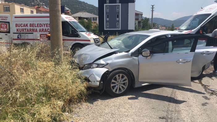 Burdur'da iki otomobil çarpıştı: 3 yaralı