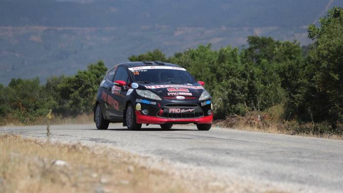 Ralli pilotları Gemlik'te rüzgar gibi esti