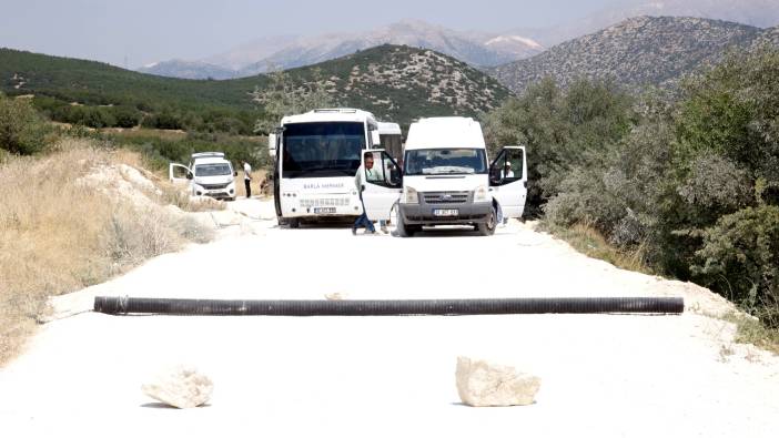 Güllerine zarar veren yolu kapattı