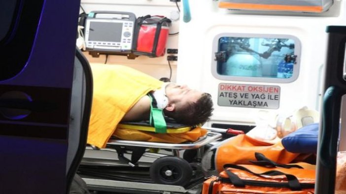 Balıkçılara çarpan minibüs denize uçtu: Yaralılar var