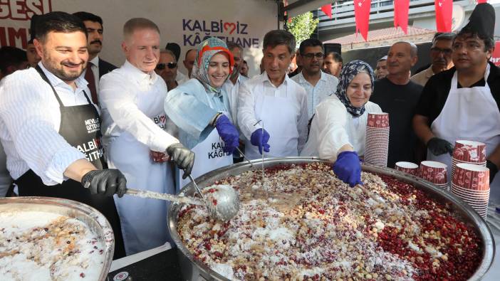 Kağıthane Belediyesi vatandaşlara 35 bin kase aşure dağıttı