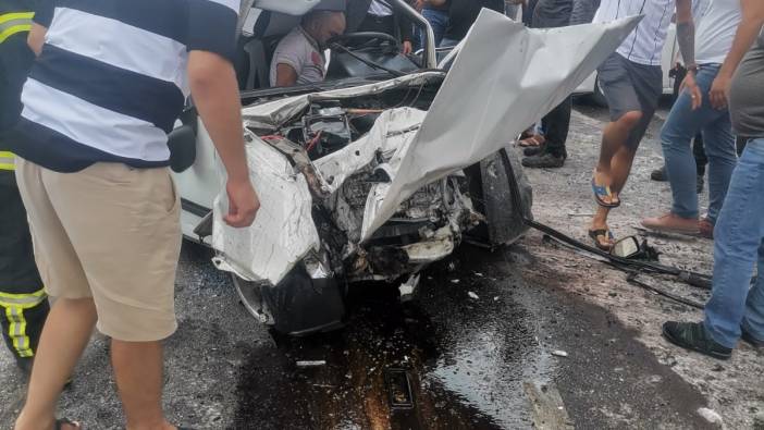 Gaziantep'te feci kaza! Araçlar kafa kafaya çarpıştı