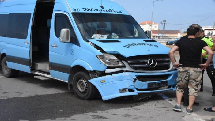 Sinop'ta otomobil ile minibüs birbirine girdi: 1 kişi yaralandı