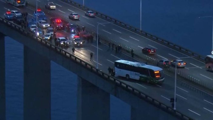 Otobüsü kaçırdılar! Rehineler var