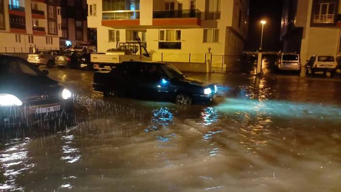 Sinop'u sağanak vurdu