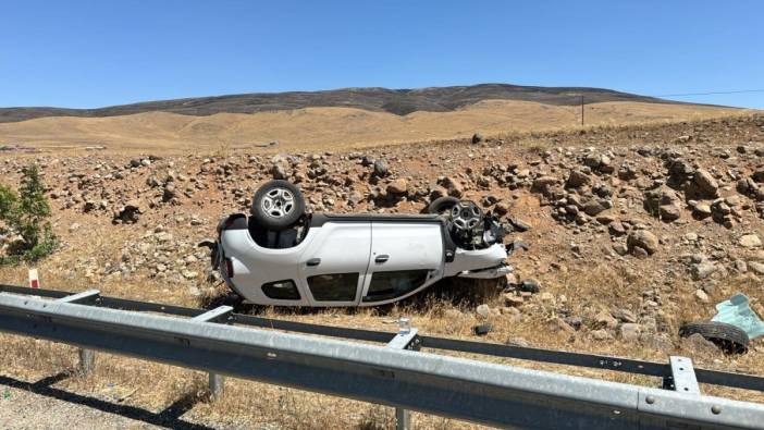 Taklalar atan araç yol kenarına uçtu: 1 kişi yaralandı