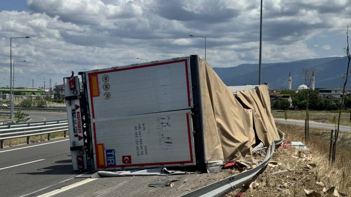 Anadolu Otoyolu’nda TIR devrildi