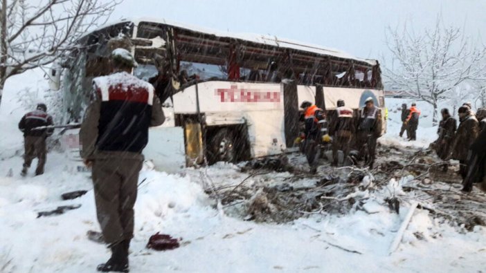 Sinop'ta yolcu otobüsü devrildi: 4 ölü, 27 yaralı