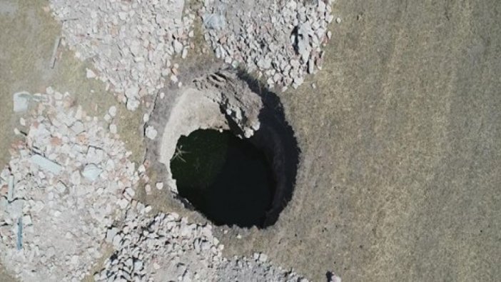 Tarlada 17 metre derinliğinde obruk