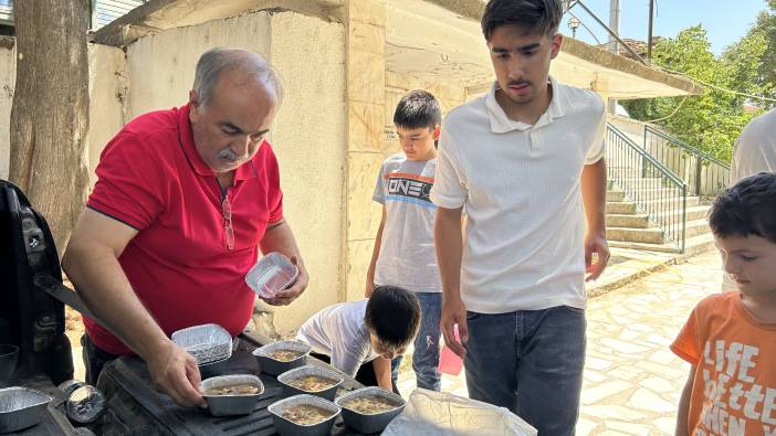 Şahitler için aşure dağıtıldı