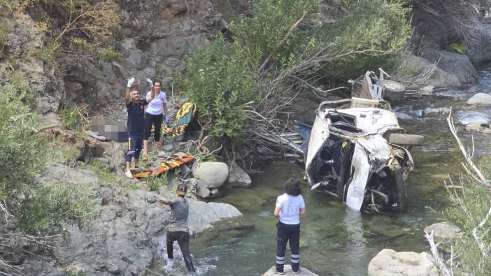 Kamyonet dereye yuvarlandı: 2 ölü, 2 yaralı