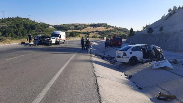 Kütahya'da otomobiller çarpıştı: 5 yaralı