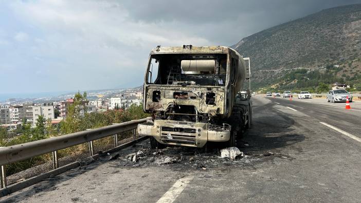 Seyir halindeki beton mikseri alevlere teslim oldu