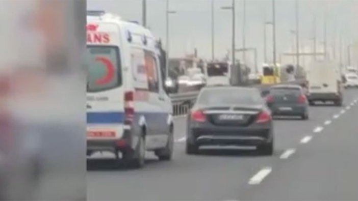 Ambulansa yer vermeyen sürücü kaza yaptı