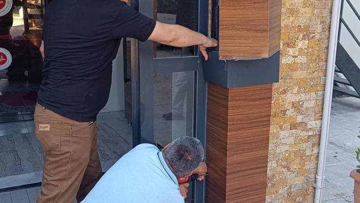 Boşluğa düşen yavru kediyi kurtardılar