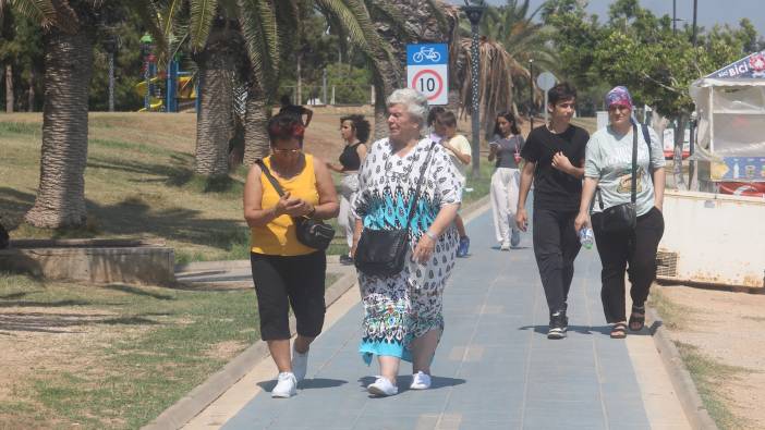 Adana ve Mersin'de sıcak hava bunalttı