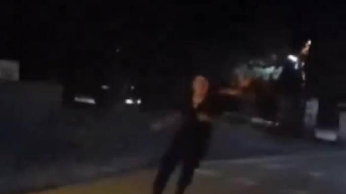 17 yaşındaki saldırgan önüne çıkan 3 kişiyi bıçakladı: 1 ölü, 2 yaralı