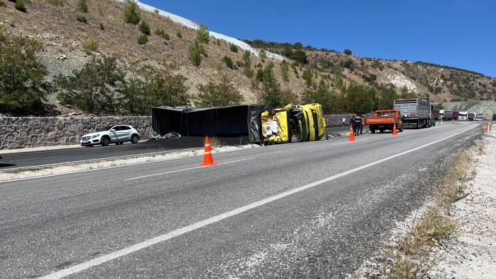 Çankırı'da tır devrildi