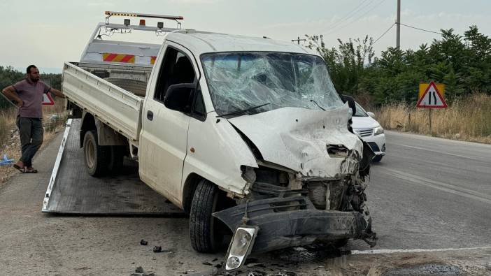 Bursa'da TIR ile kamyonet çarpıştı