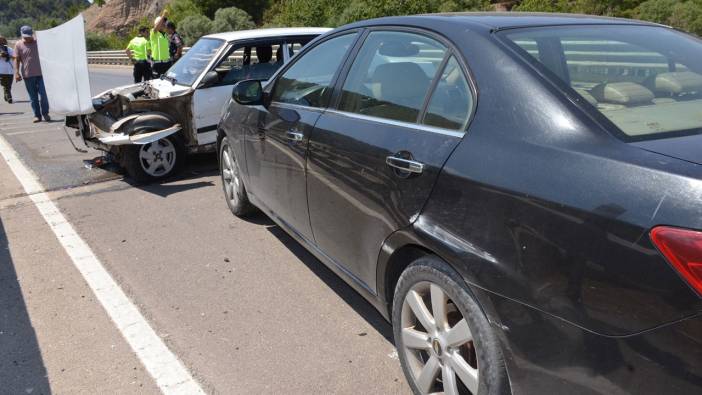 Amasya'da iki otomobil çarpıştı! Çift ​​ile oğulları yaralandı