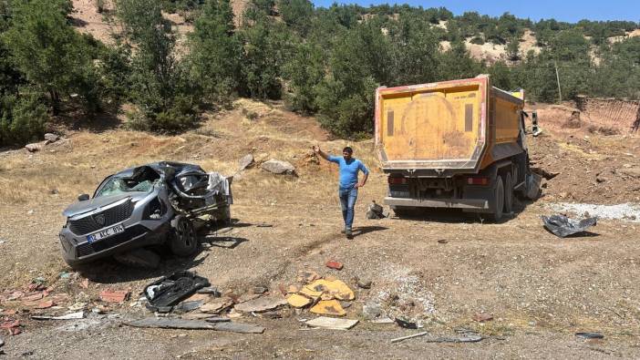 Tunceli'de cip ile kamyon çarpıştı! Ölü ve yaralılar var