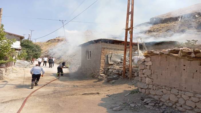 Hakkari'de bir mahalle neredeyse kül oluyordu