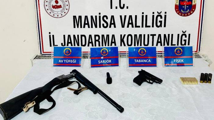 Manisa’da ikametten ruhsatsız tabanca ve tüfek çıktı