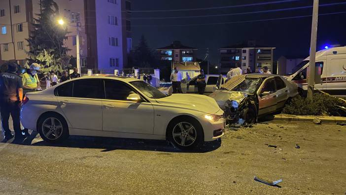 Eskişehir'de otomobiller çarpıştı: 1 ölü, 5 yaralı