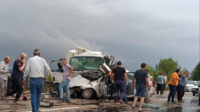 Osmaniye'de kamyonet ile otomobil çarpıştı: 2 ölü, 3 yaralı