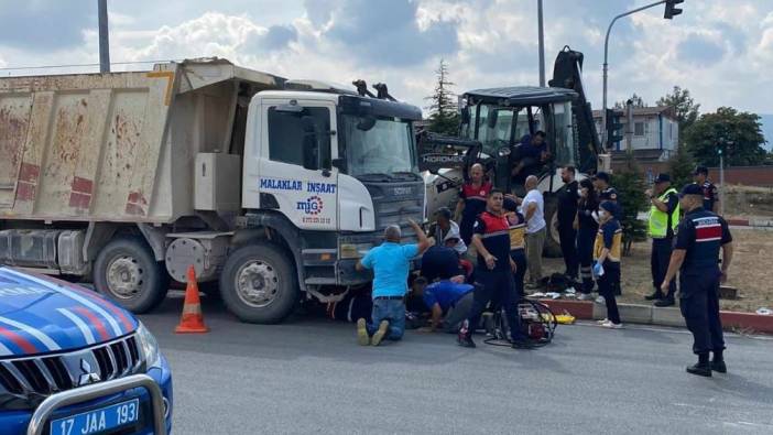 Kamyon ile motosiklet  çarpıştı: 1 ölü