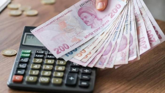 Emekli ve asgari ücretliye kötü haber geldi! Ünlü ekonomist açıkladı