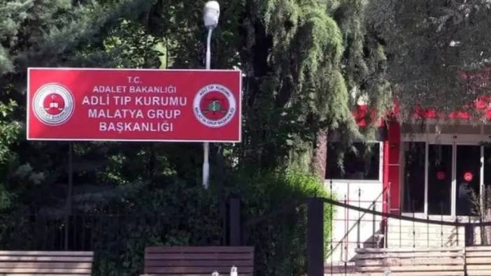 Ağır hasarlı binadan ceset çıktı