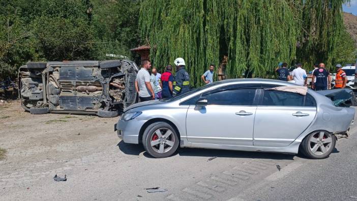 Çorum'da otomobiller çarpıştı: 8 yaralı