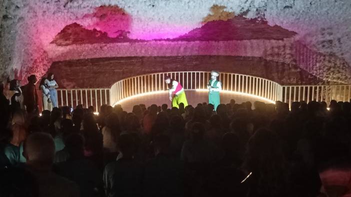 Tuz mağarasında tiyatro