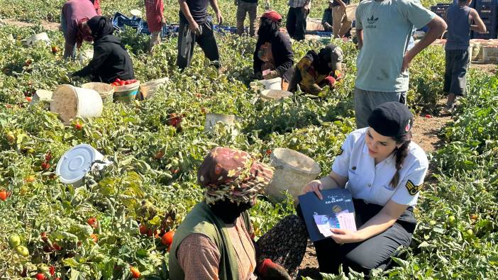 Jandarma personeli mevsimlik tarım işçilerini ziyaret etti