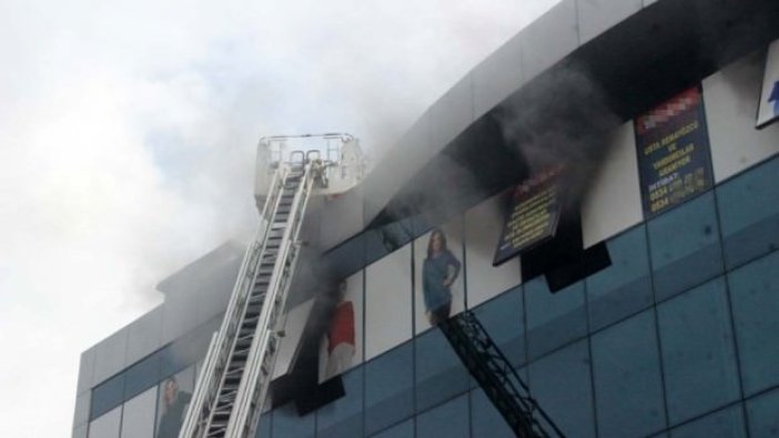 İstanbul'da iş merkezinde yangın