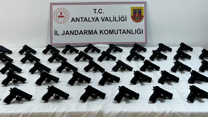 Antalya'da silah kaçakçılığı operasyonu: Onlarca tabanca ele geçirildi