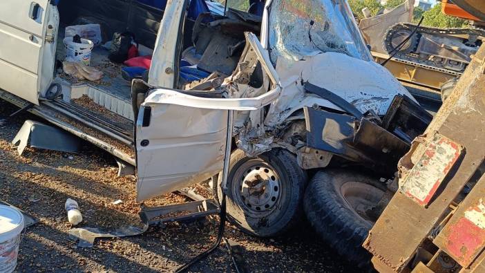 Şanlıurfa'da minibüs traktöre çarptı! 12 yaralı